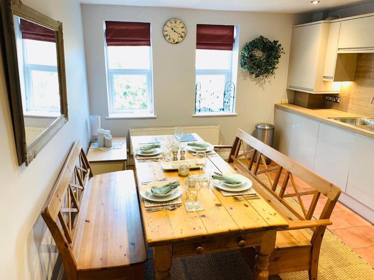 Spacious 2 Bed Apartment With Off Street Parking Bath Exterior foto