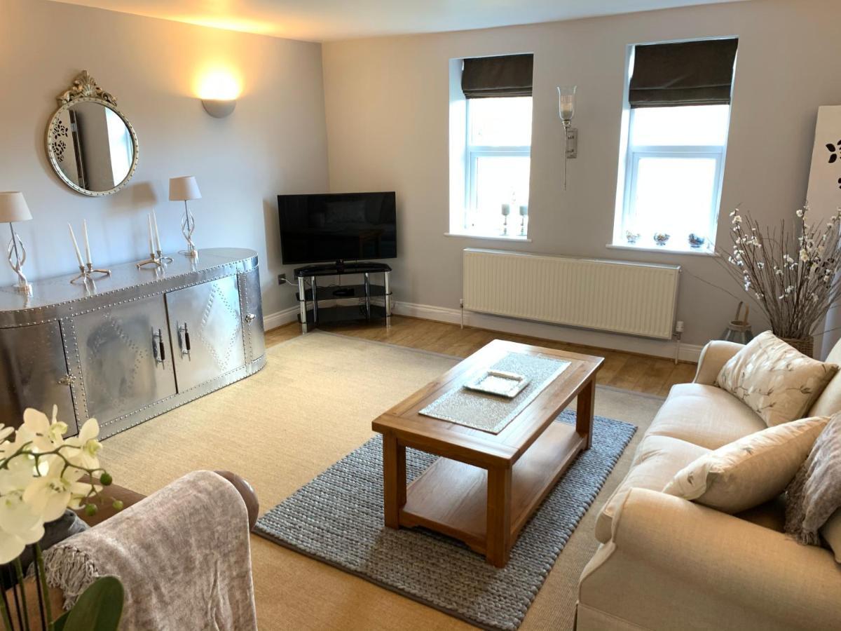 Spacious 2 Bed Apartment With Off Street Parking Bath Exterior foto